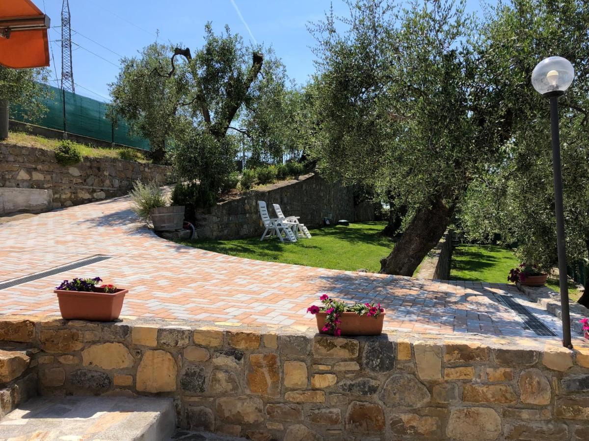 Casa Vacanze Uliveto Bordighera Bagian luar foto